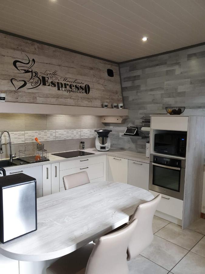 Bed and Breakfast Au Petit Bonheur Saint-Martin-du-Frene Zewnętrze zdjęcie