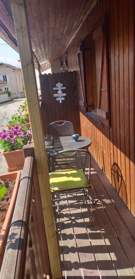 Bed and Breakfast Au Petit Bonheur Saint-Martin-du-Frene Zewnętrze zdjęcie